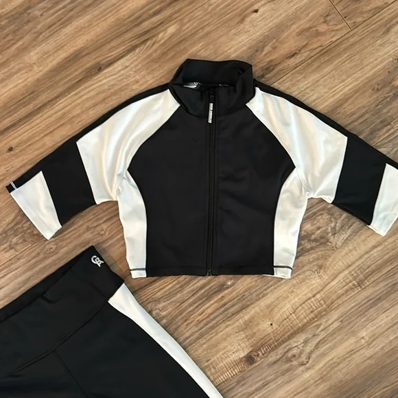 GOOD AMERICAN PERFORMANCE tracksuit. Black & white crop jacket w leggings - Picture 2 of 8